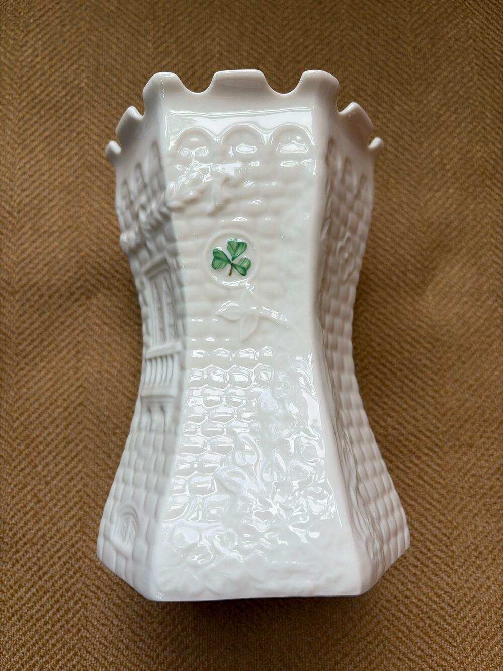 Belleek Vase Kilkenny Castle Catherine Townsend 2008 Edition Piece